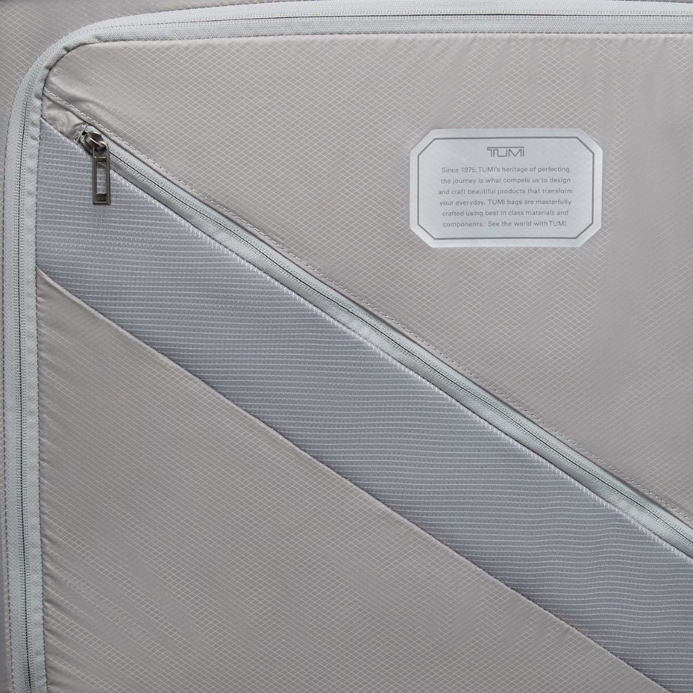 19 Degree Lite Short Trip 4 Wheeled Packing Case Black/Graphite